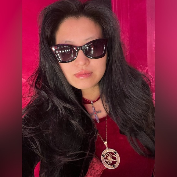 Meet your Posher, Mandy - Picture 1 of 2